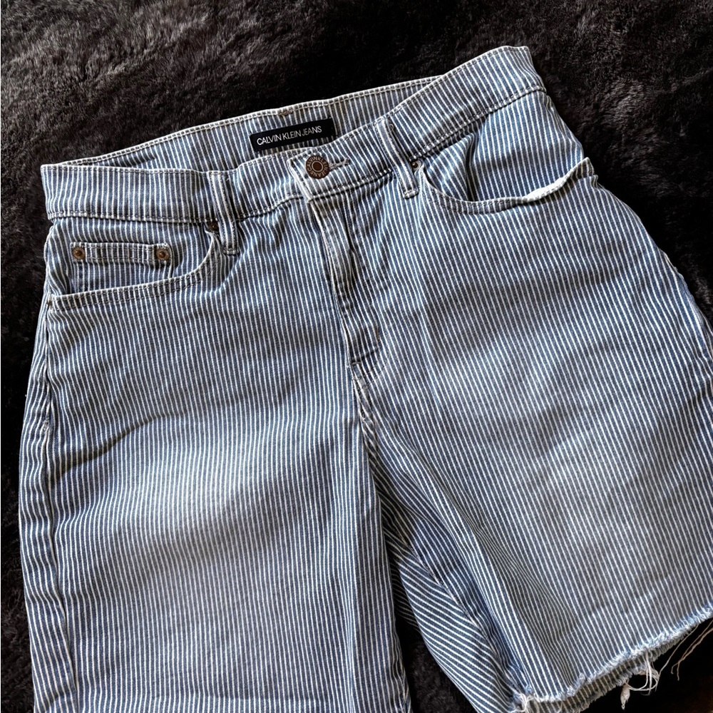 Calvin Klein Jeans Pinstripe Denim Shorts Raw Hem Frayed Size 6